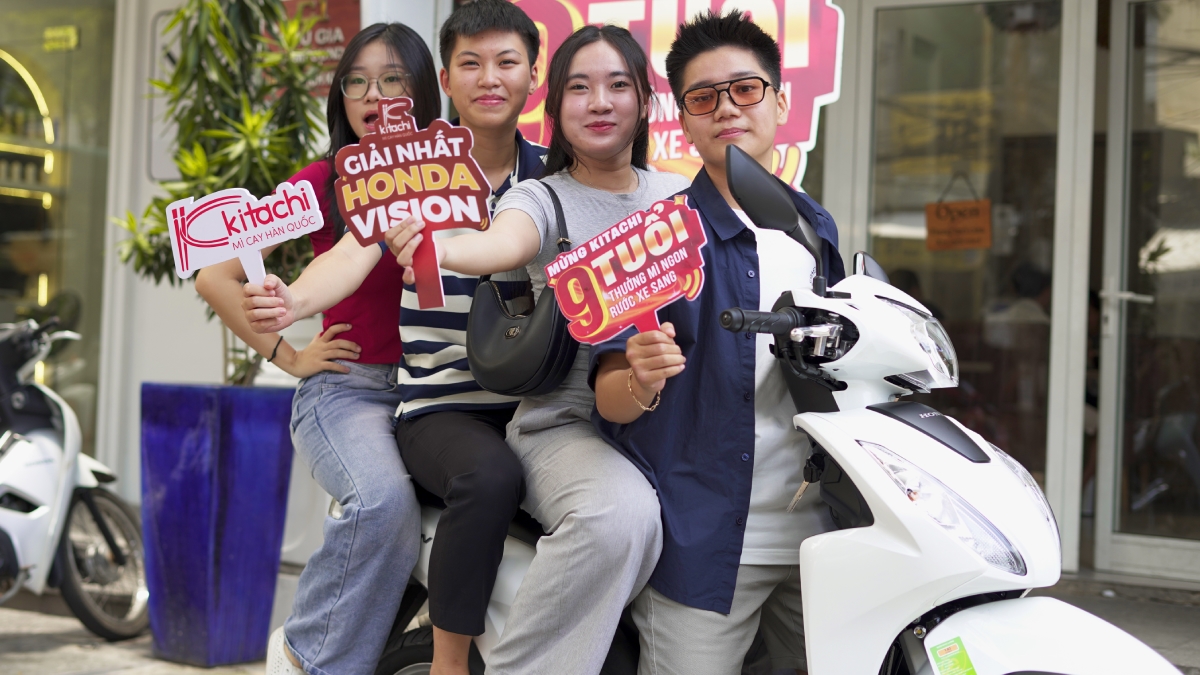 Cảm xúc vỡ oà khi trúng giải nhất Honda Vision trong chương trình tri ân sinh nhật