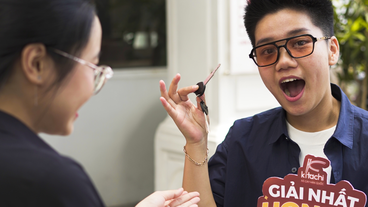 Cảm xúc vỡ oà khi trúng giải nhất Honda Vision trong chương trình tri ân sinh nhật